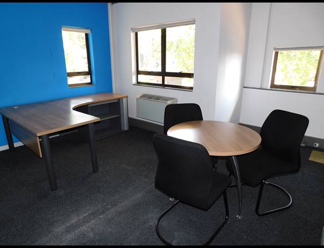 724M² OFFICE TO LET IN HYDE PARK